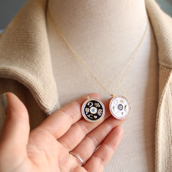 Crystal point necklace, floating rose quartz pendant necklace - Picture 2 of 5